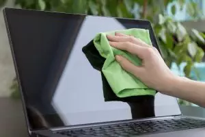blog post microfiber cleaning laptop 1